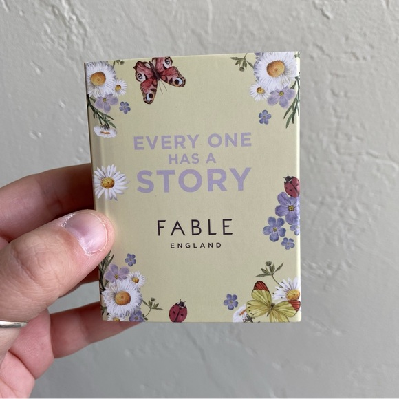 NWB Fable England Gold Bow Bangle - Picture 4 of 6